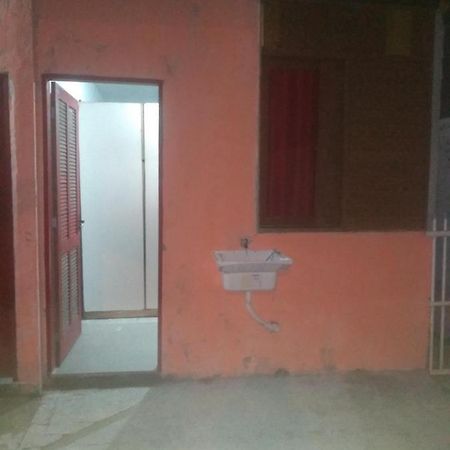 Kitinete Pequena Em Patio Compartilhado Florianopolis Exterior foto